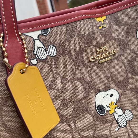 COACH X PEANUTS CITY TOTE IN SIGNATURE CANVAS WITH SNOOPY - Picture 5 of 6
